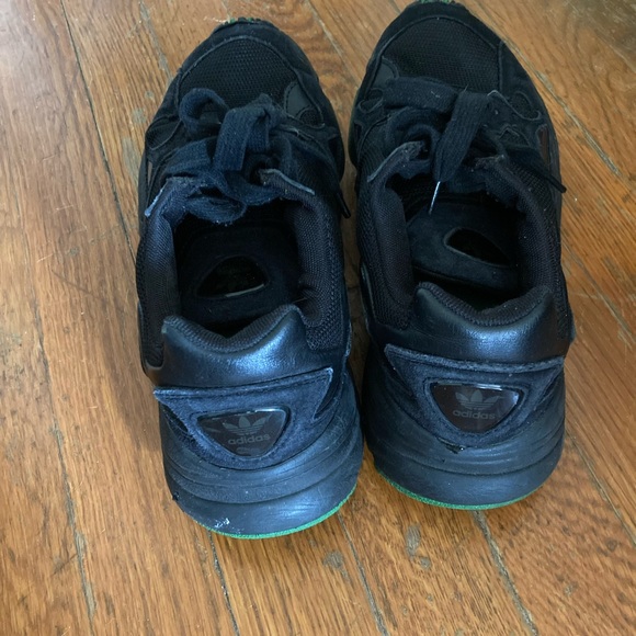 Adidas black and green trainers - Picture 3 of 3